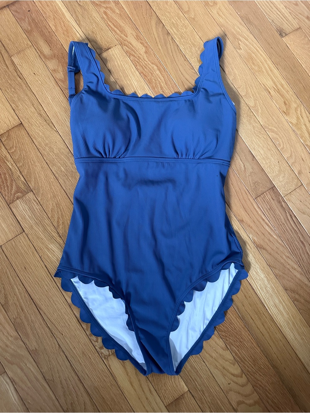 Women’s Scallop-Edge One-Piece Swimsuit in Blue Size Large